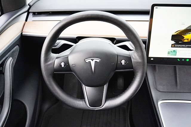 Used 2024 Tesla Model Y Long Range AWD/4WD image 23