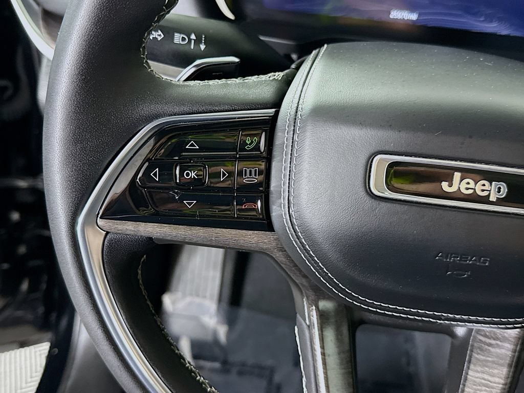 Used 2023 Jeep Grand Cherokee Overland w/ Luxury Tech Group IV AWD/4WD image 24