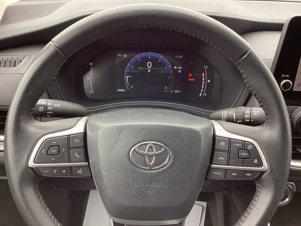 Used 2025 Toyota Grand Highlander AWD image 30