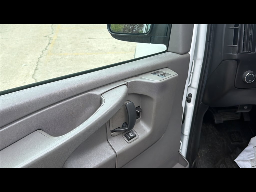 Used 2015 Chevrolet Express 2500 LT w/ LT Preferred Equipment Group RWD image 7