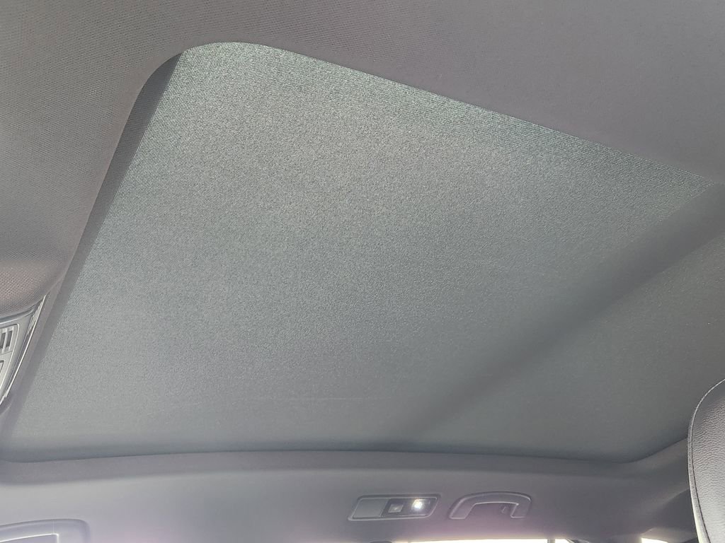 Used 2022 Volkswagen Tiguan SE R-Line image 15