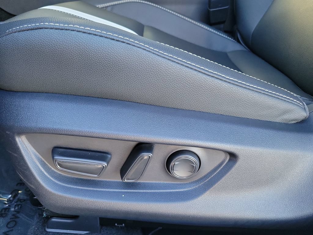 Used 2025 Toyota Camry SE w/ Convenience Package FWD image 24