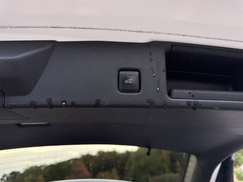 Used 2022 Ford Escape SE w/ SE Sport Appearance Package image 34