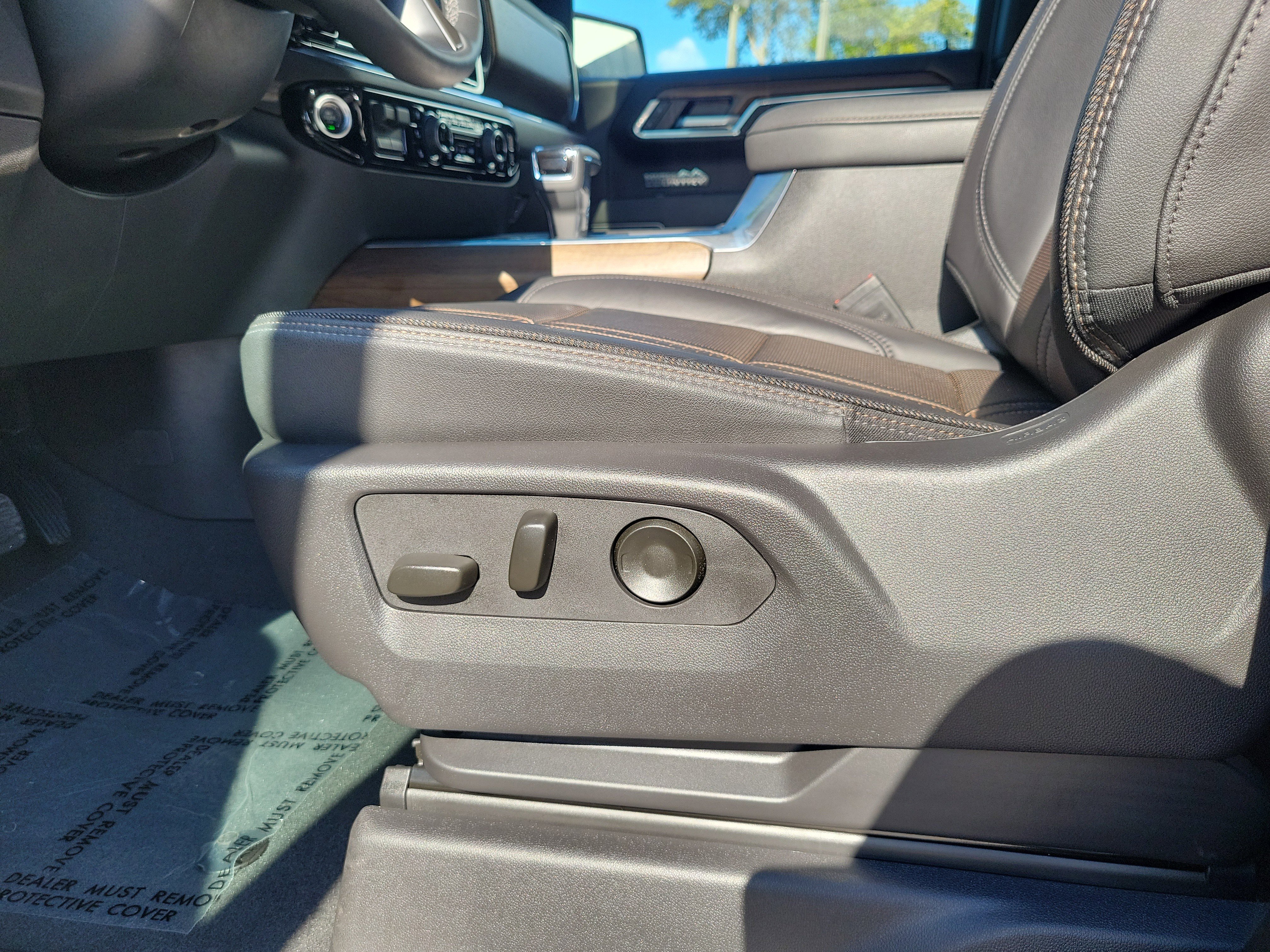 Used 2025 Chevrolet Silverado 1500 High Country image 12