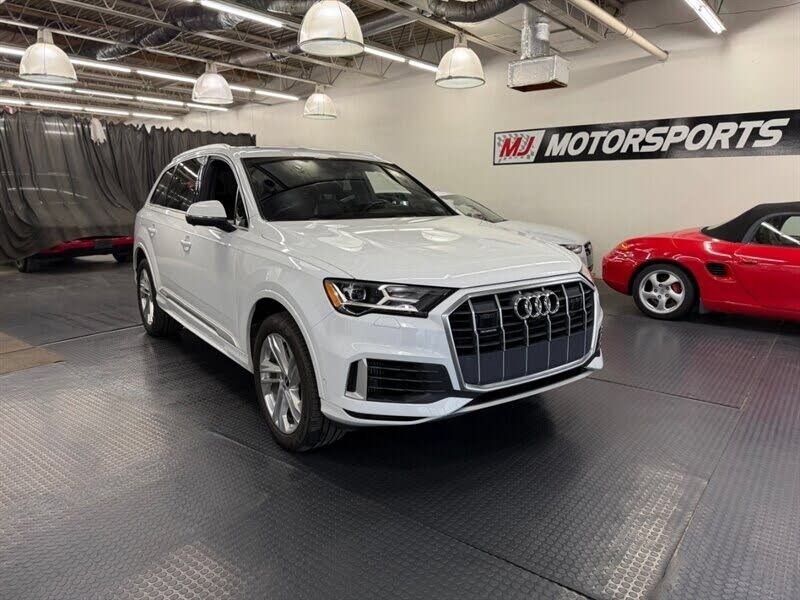 Used 2021 Audi Q7 3.0T Premium Plus w/ Executive Package AWD/4WD image 2