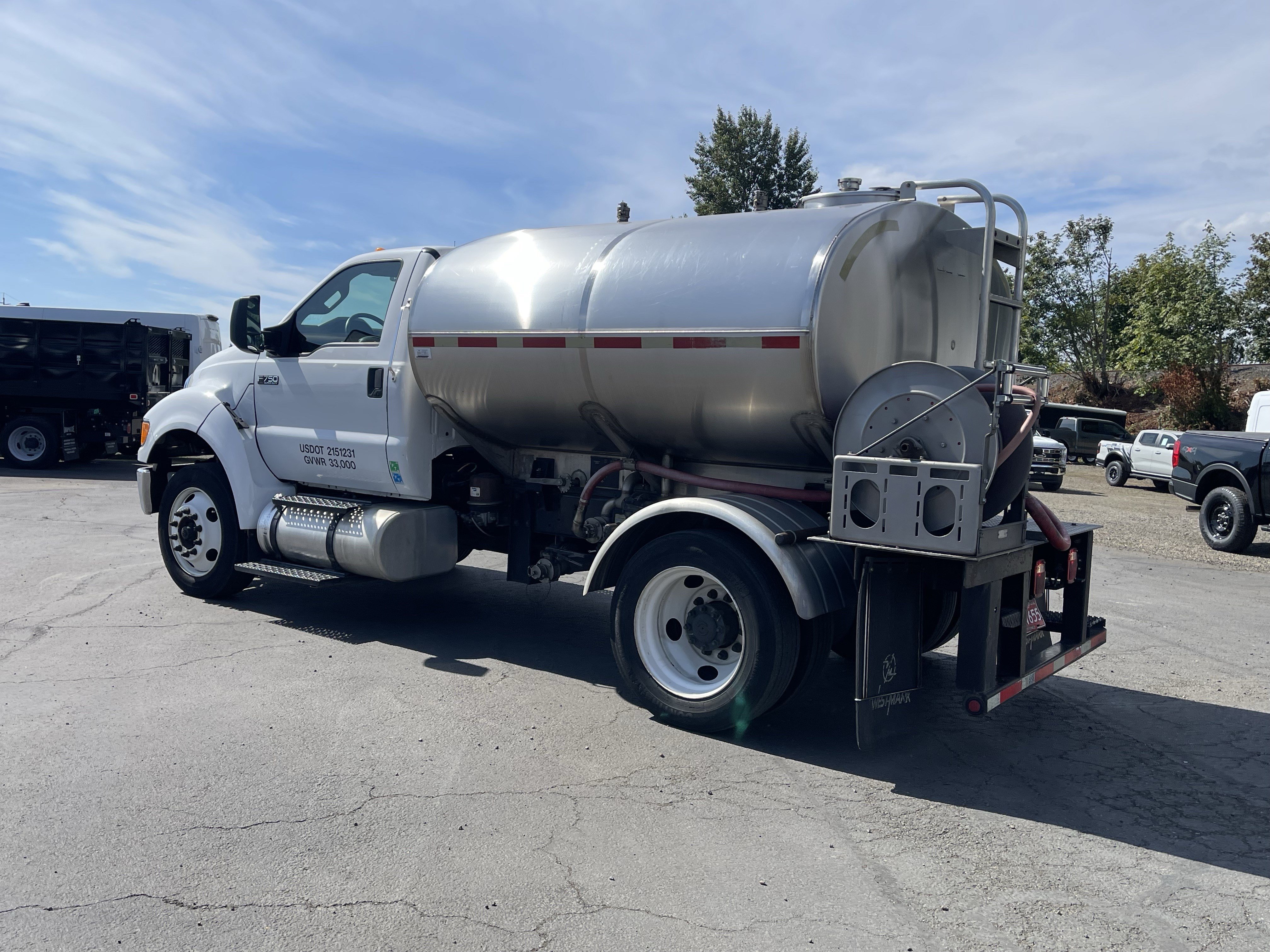 Used 2013 Ford F750 2WD Regular Cab Super Duty image 3