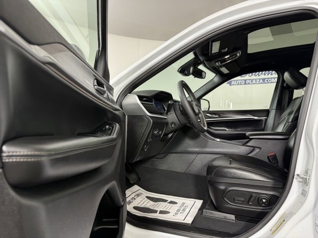 Used 2024 Jeep Grand Cherokee L Limited w/ Luxury Tech Group II image 12