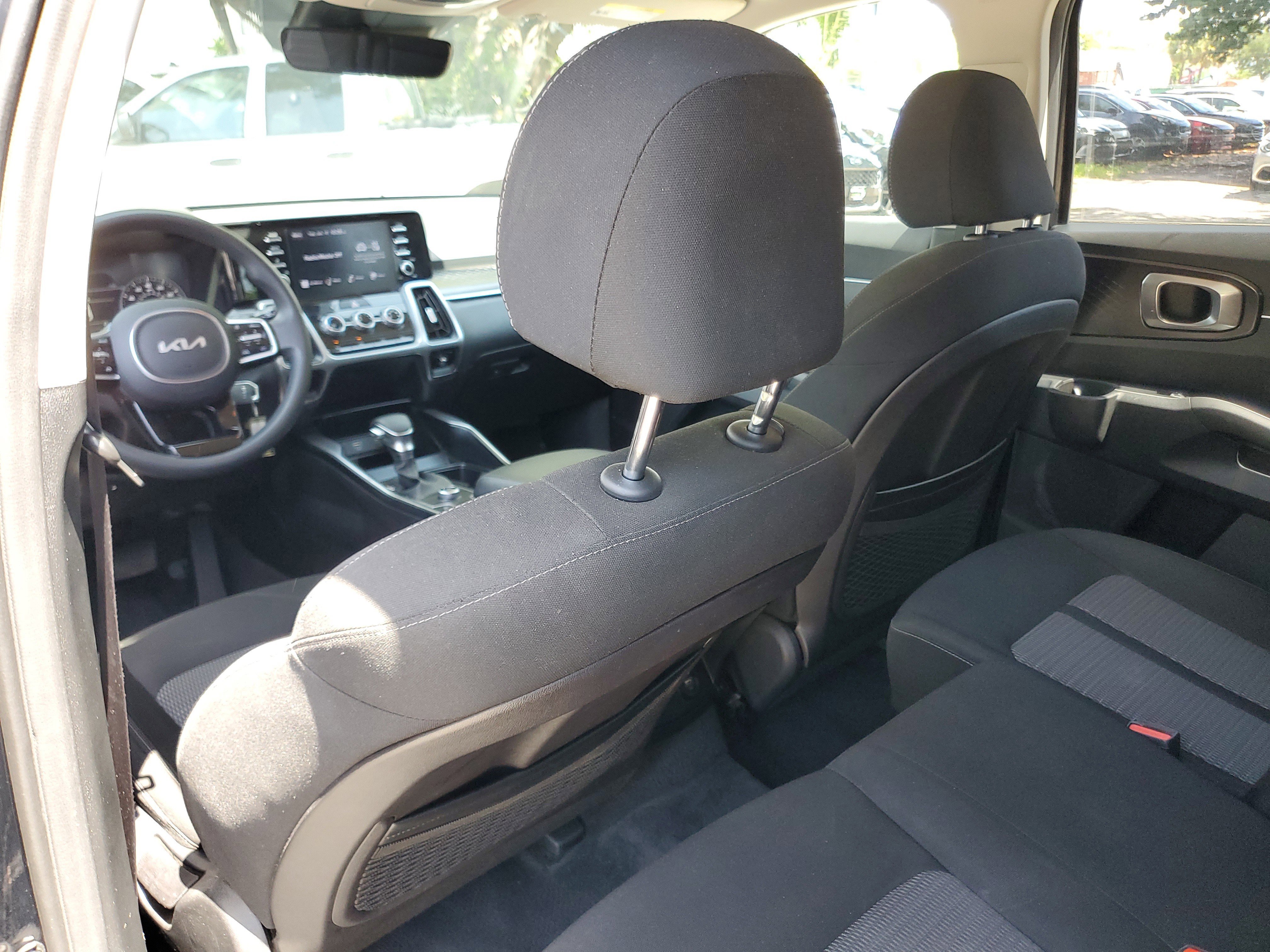 Used 2022 Kia Sorento LX image 12