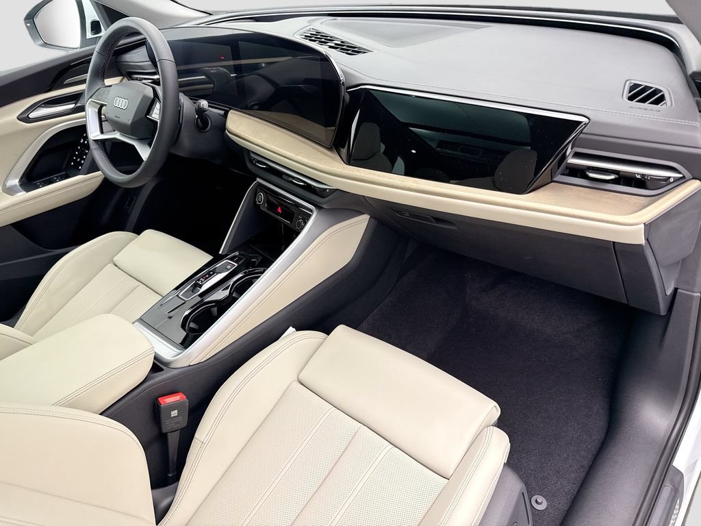 Used 2025 Audi Q5 Premium Plus w/ Premium Plus AWD/4WD image 17