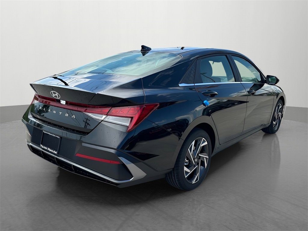 Used 2024 Hyundai Elantra SEL w/ Convenience Package image 6