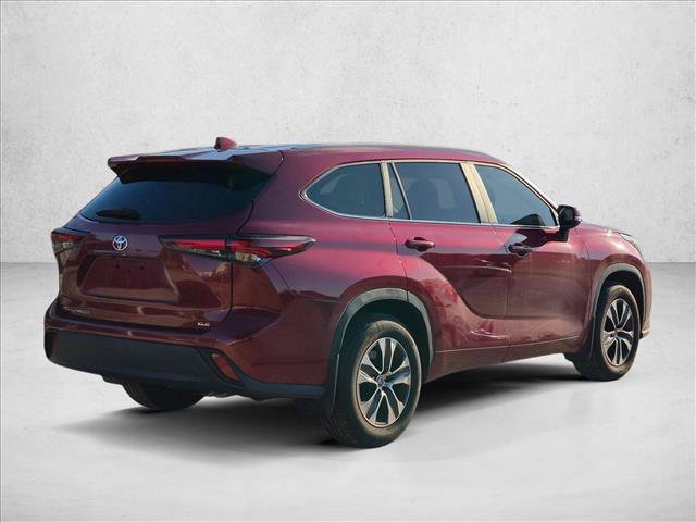 Used 2025 Toyota Highlander XLE FWD image 5