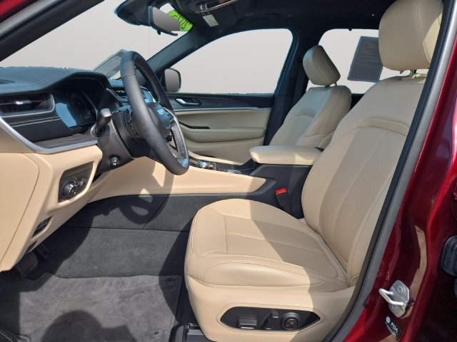 Used 2025 Jeep Grand Cherokee L Limited w/ Luxury Tech Group II AWD/4WD image 9