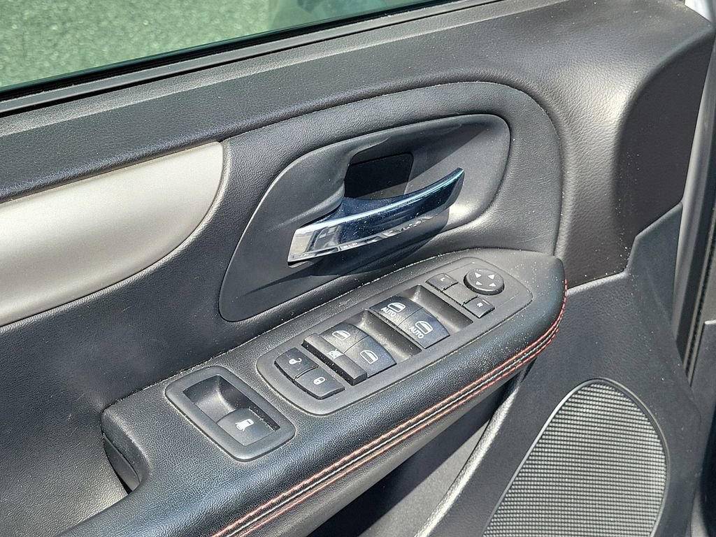 Used 2018 Dodge Grand Caravan GT image 22