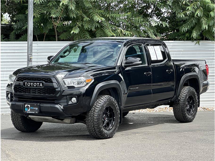 Used 2017 Toyota Tacoma TRD Off-Road w/ Tow Package (A/T) AWD/4WD image 6