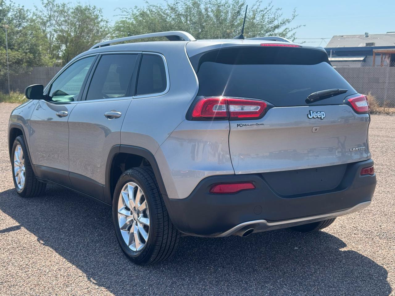 Used 2016 Jeep Cherokee Limited FWD image 8