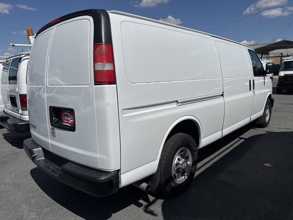 Used 2017 Chevrolet Express 3500 Extended RWD image 6
