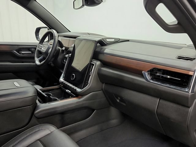 Used 2025 GMC Yukon XL Denali AWD/4WD image 29