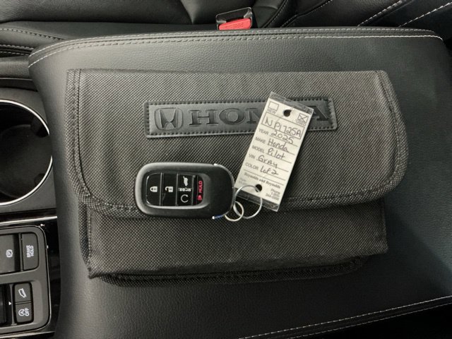 Used 2025 Honda Pilot EX-L image 24