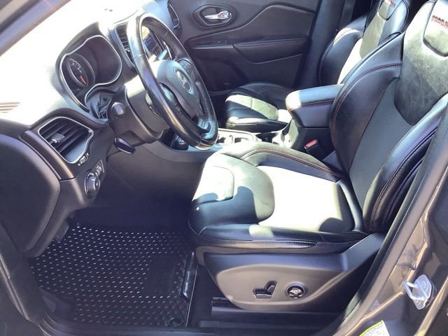 Used 2020 Jeep Cherokee Trailhawk w/ Cold Weather Group image 9