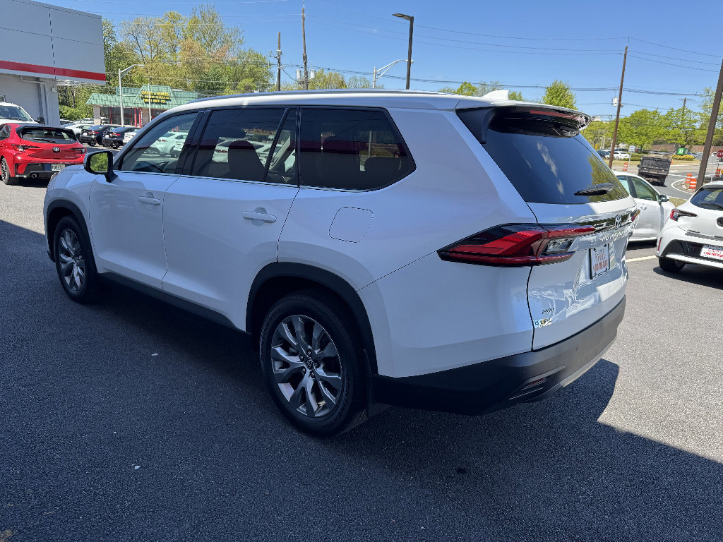 Used 2024 Toyota Grand Highlander AWD image 7