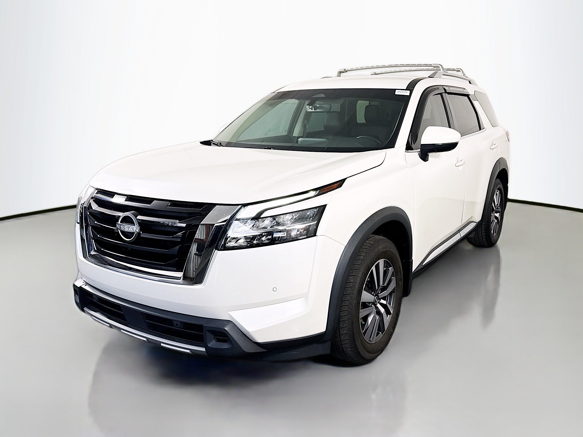 Used 2023 Nissan Pathfinder SL AWD/4WD image 4