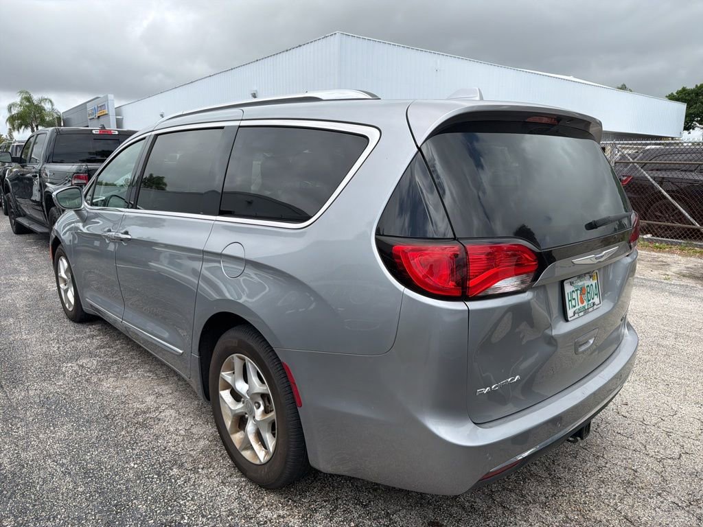 Used 2020 Chrysler Pacifica Limited image 9