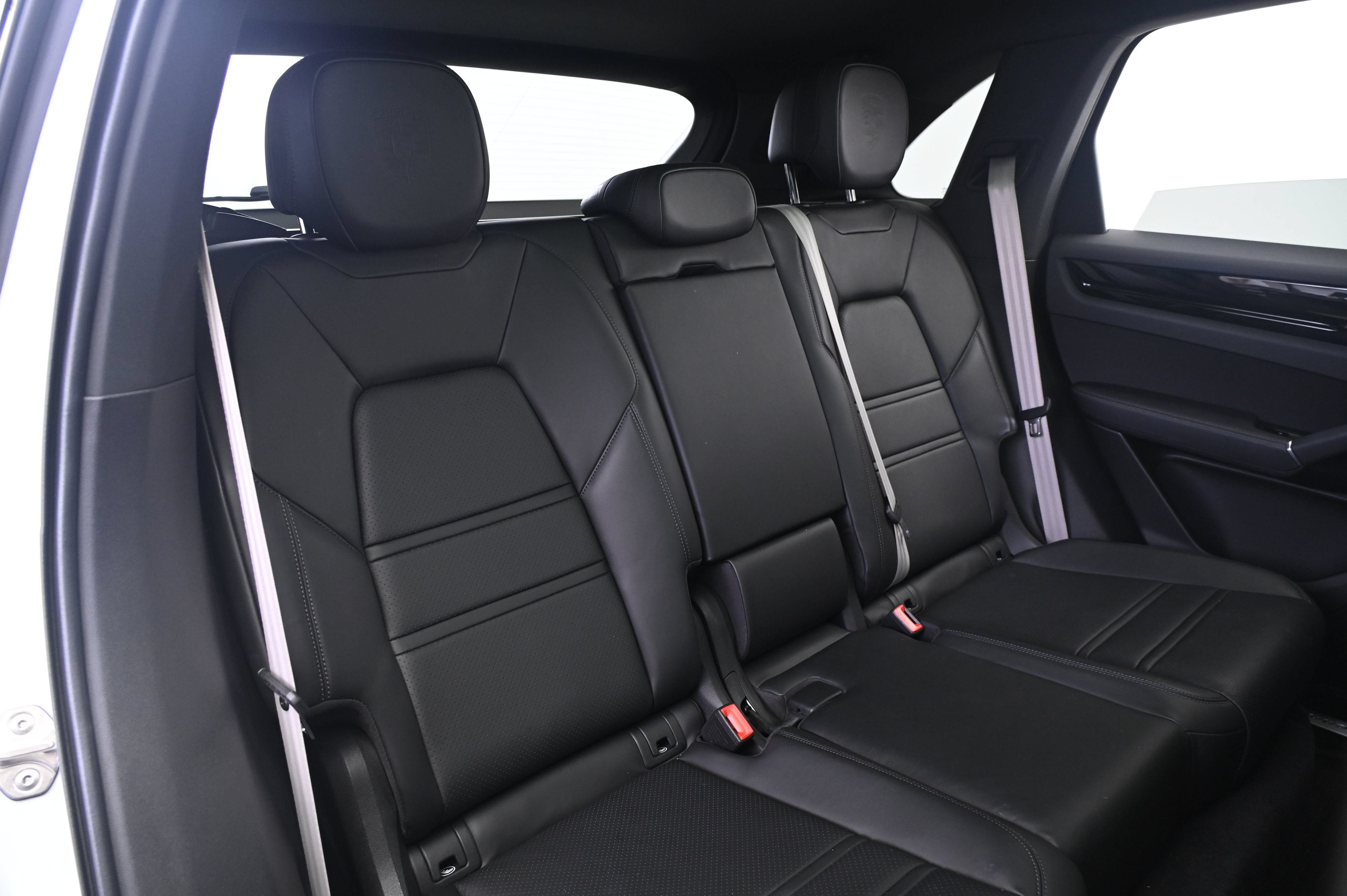 Certified 2023 Porsche Cayenne AWD/4WD image 19