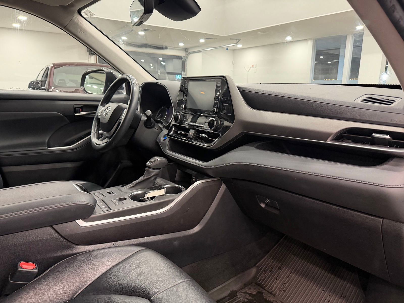 Used 2022 Toyota Highlander XLE image 7