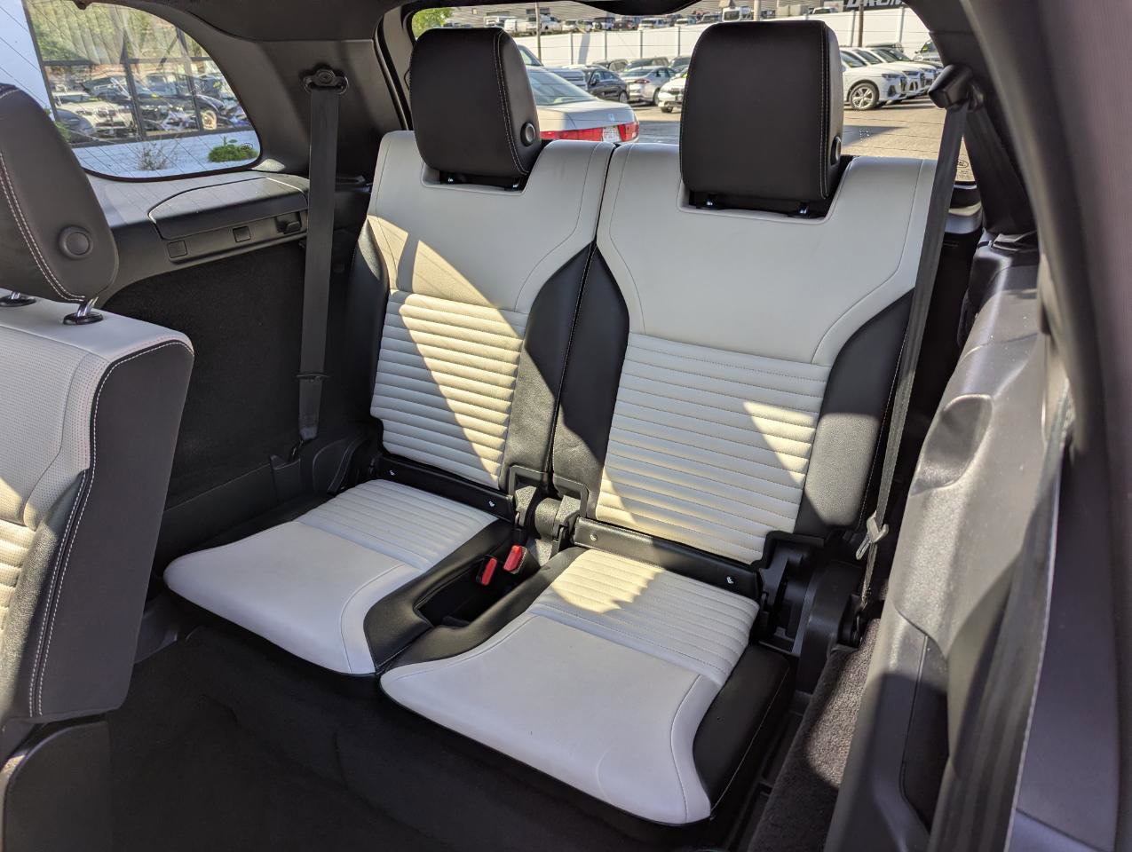 Used 2022 Land Rover Discovery S R-Dynamic AWD/4WD image 45
