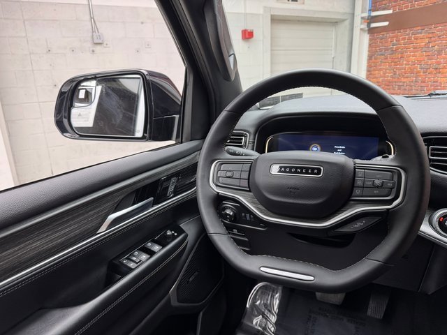 Used 2024 Jeep Wagoneer L Series II w/ Flexible Seating Group image 13