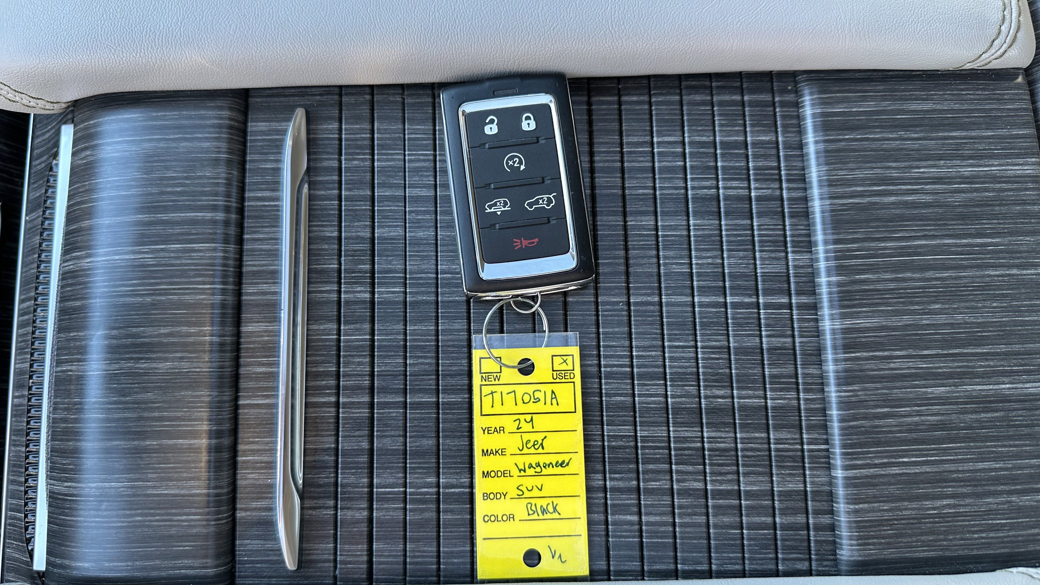 Used 2024 Jeep Wagoneer L Series III w/ Premium Group I image 35