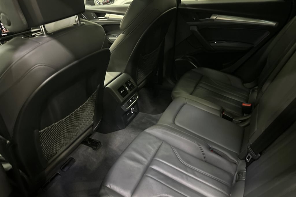 Used 2020 Audi Q5 2.0T Titanium Premium Plus w/ Premium Plus Package AWD/4WD image 13