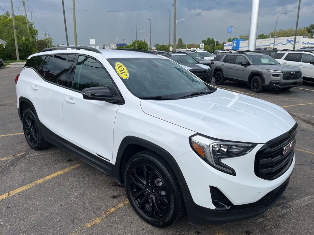 Used 2020 GMC Terrain SLT w/ Elevation Edition FWD image 3
