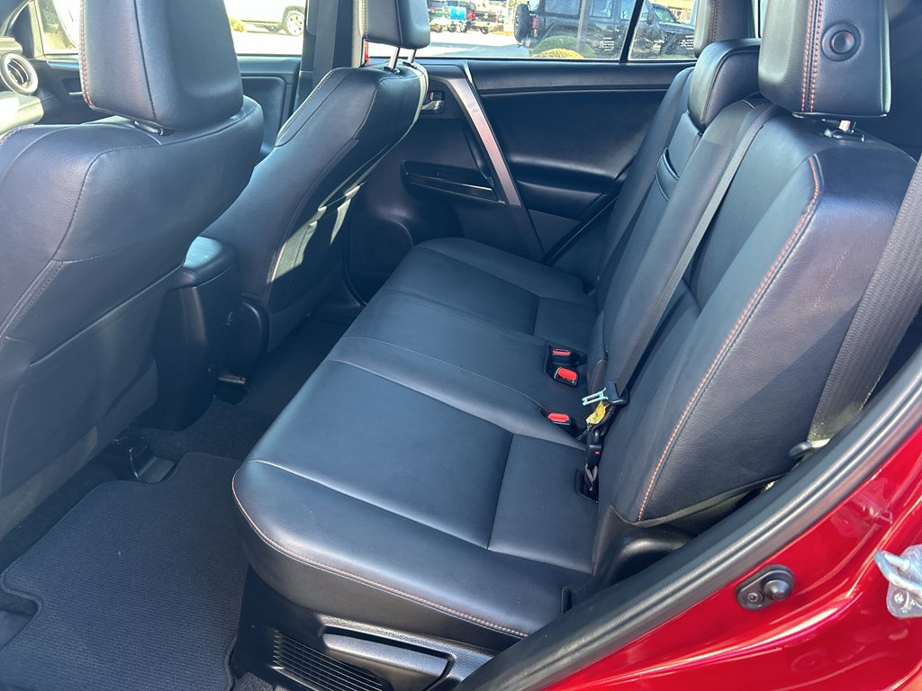 Used 2018 Toyota RAV4 SE image 26