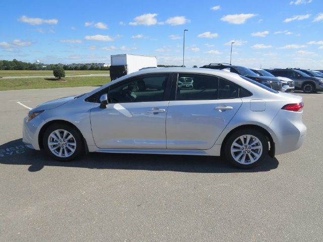 Used 2026 Toyota Corolla LE w/ LE Premium Package FWD image 6