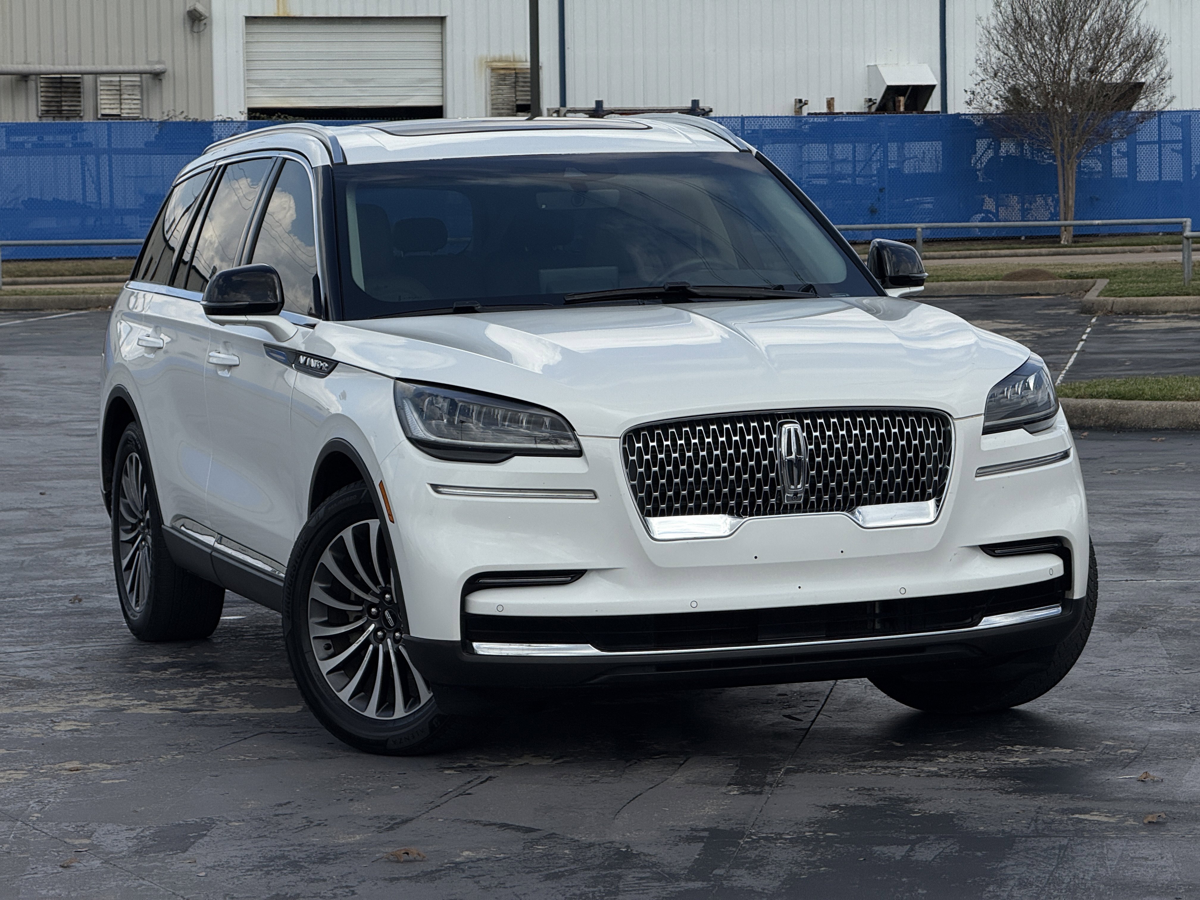 Used 2022 Lincoln Aviator Reserve image 3