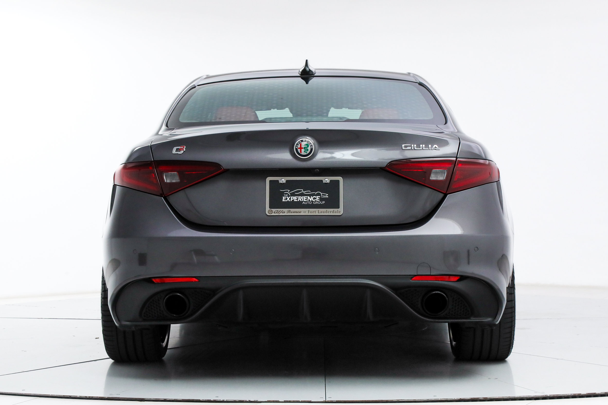 Used 2023 Alfa Romeo Giulia Veloce RWD image 4