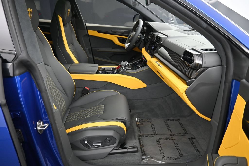 Used 2025 Lamborghini Urus SE AWD/4WD image 28