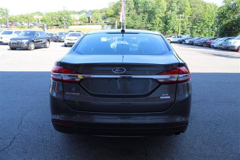 Used 2016 Ford Fusion SE w/ Equipment Group 202A FWD image 4