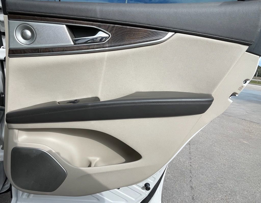 Used 2016 Lincoln MKX Reserve w/ Luxury Package image 38
