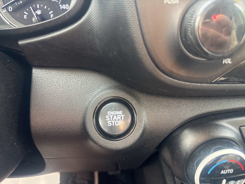 Used 2022 Hyundai Venue Limited FWD image 30