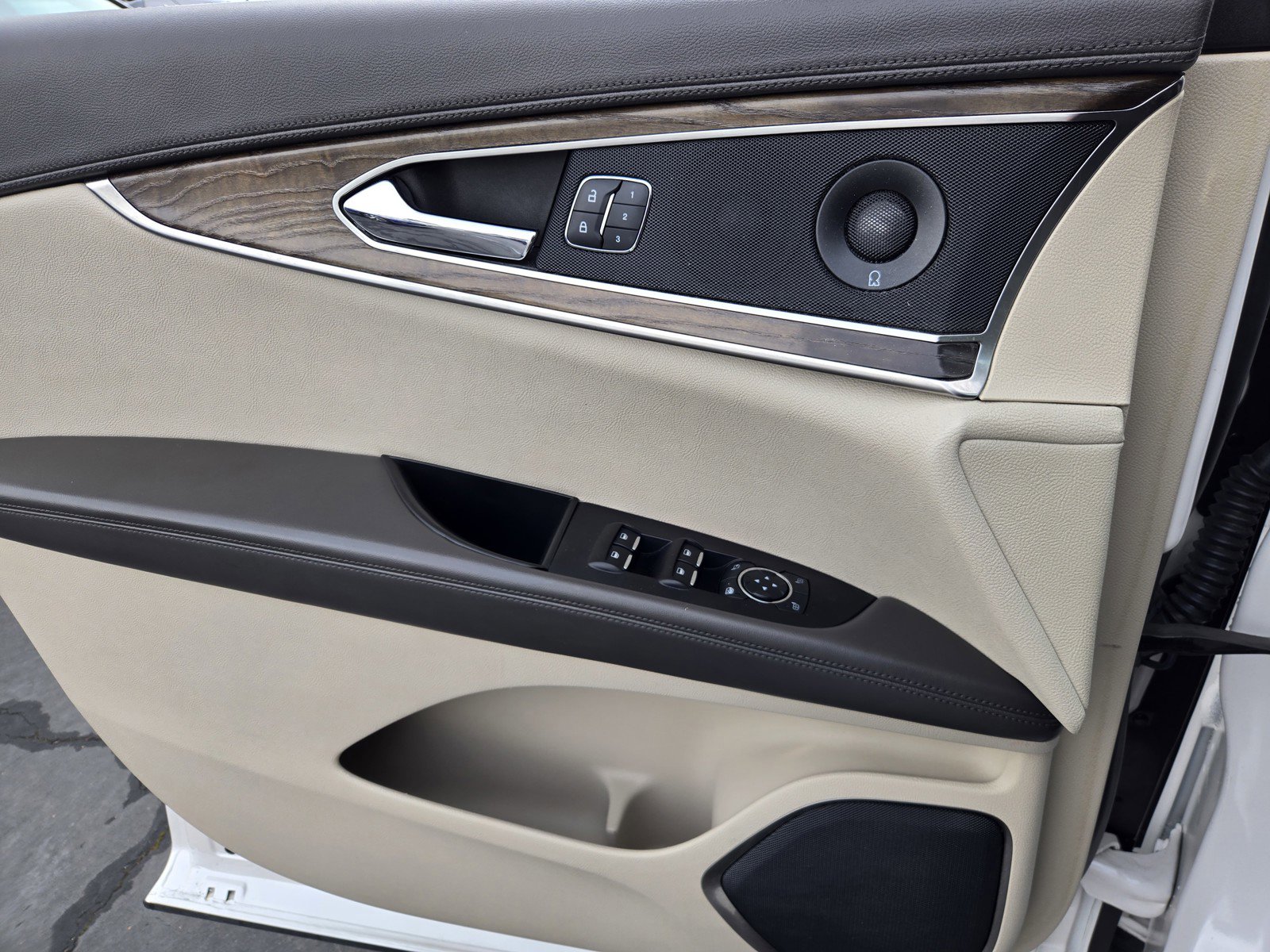 Used 2019 Lincoln Nautilus Reserve AWD/4WD image 23