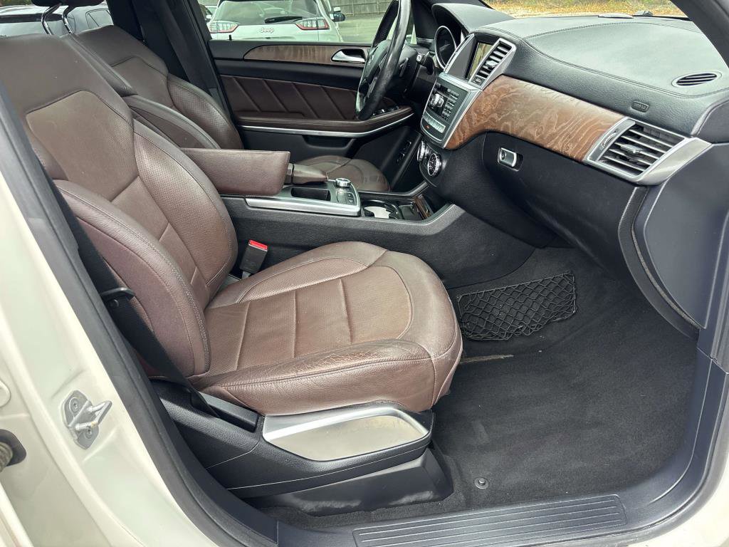 Used 2015 Mercedes-Benz GL 550 4MATIC image 17