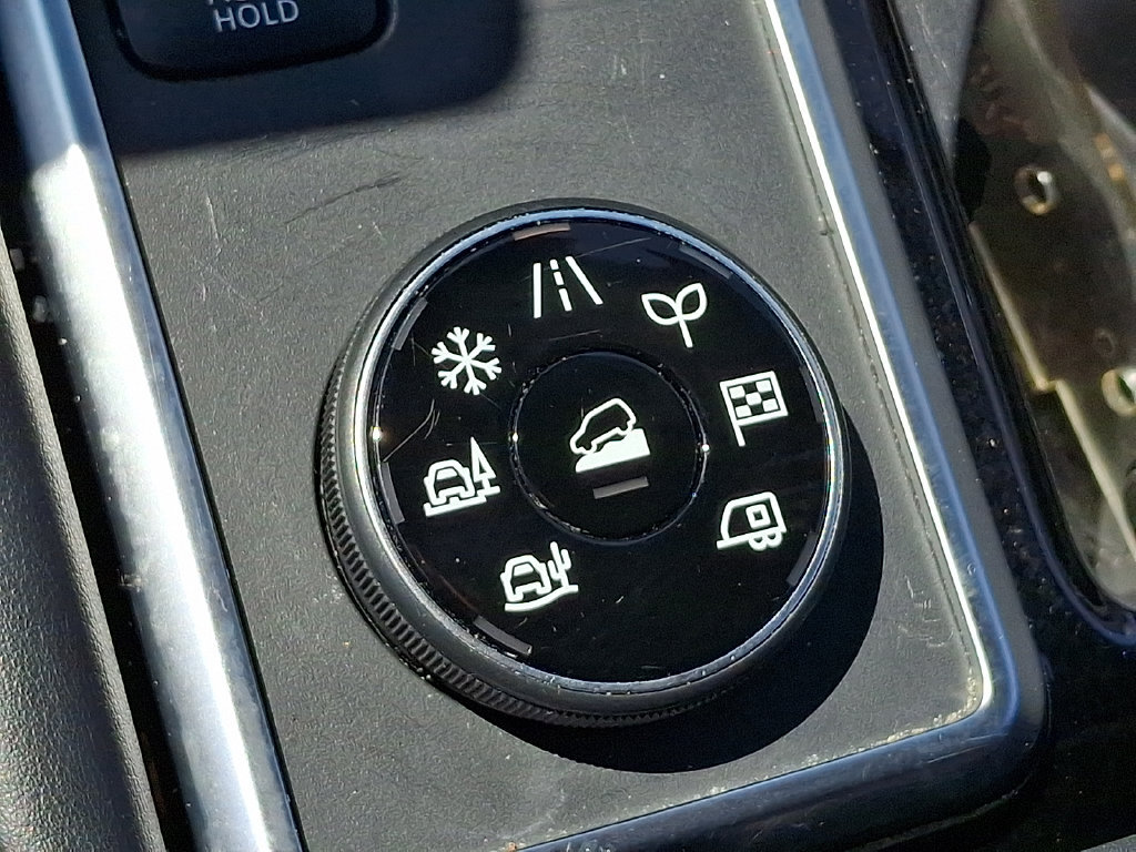 Used 2025 Nissan Pathfinder SV AWD/4WD image 26