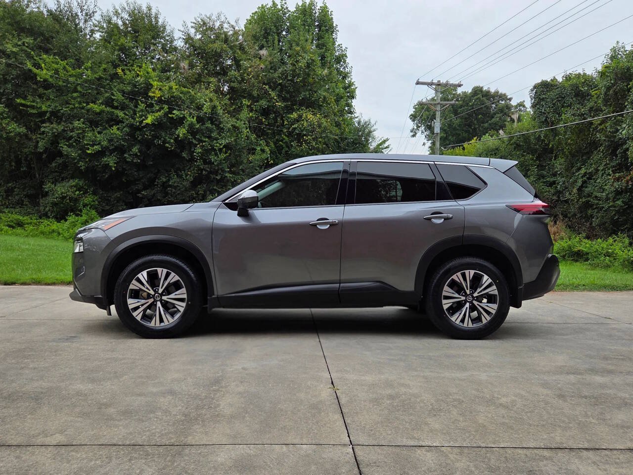 Used 2021 Nissan Rogue SV FWD image 9