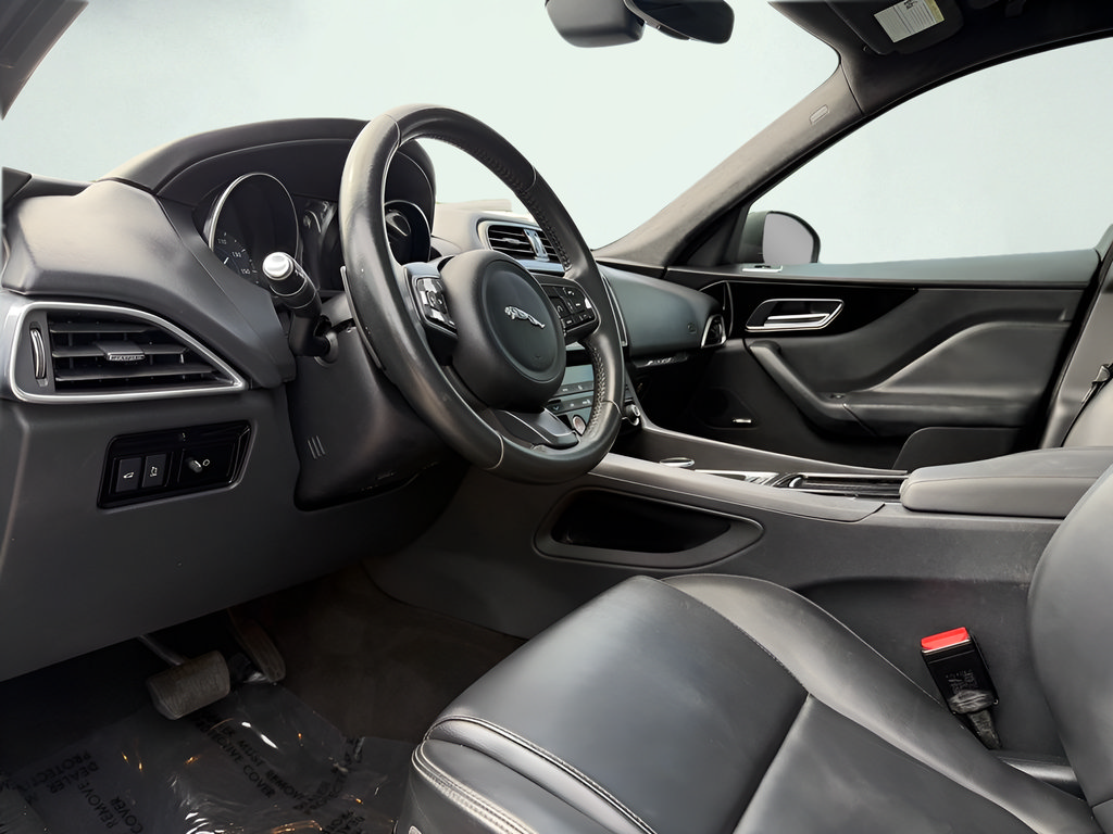 Used 2020 Jaguar F-PACE Premium AWD/4WD image 2