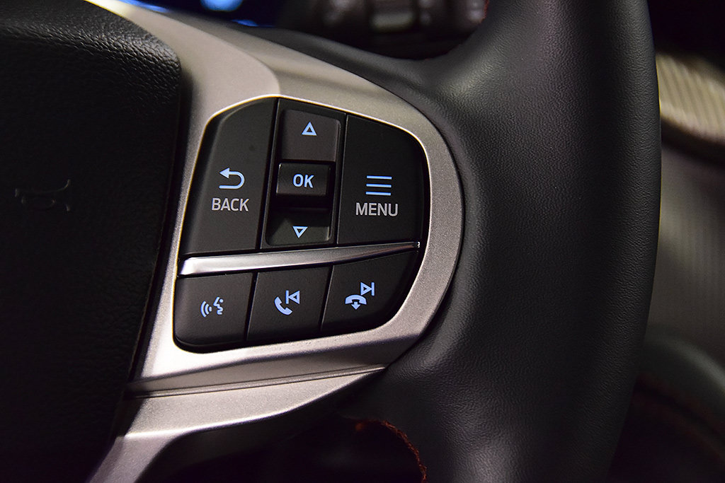 Used 2025 Ford Explorer Active AWD/4WD image 21