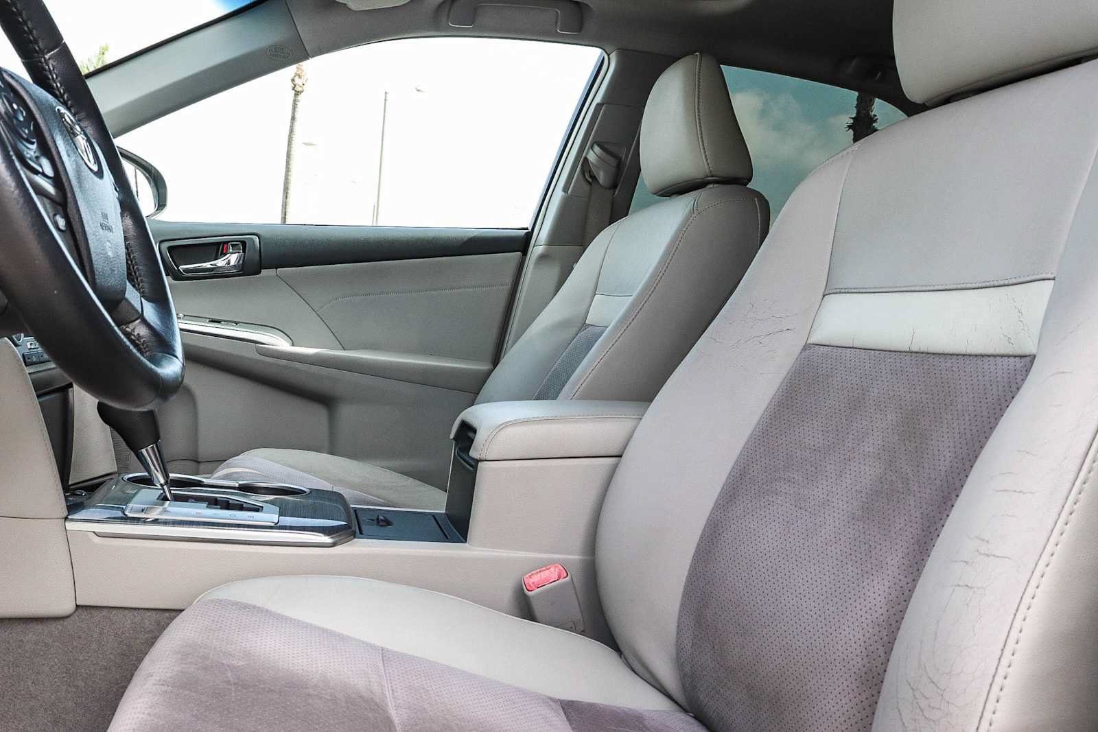 Used 2014 Toyota Camry XLE w/ Leather Package FWD image 29