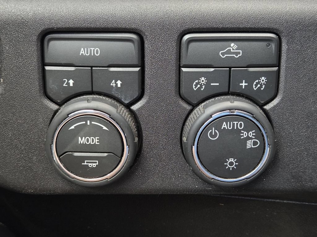 Used 2026 Chevrolet Silverado 1500 LT AWD/4WD image 15