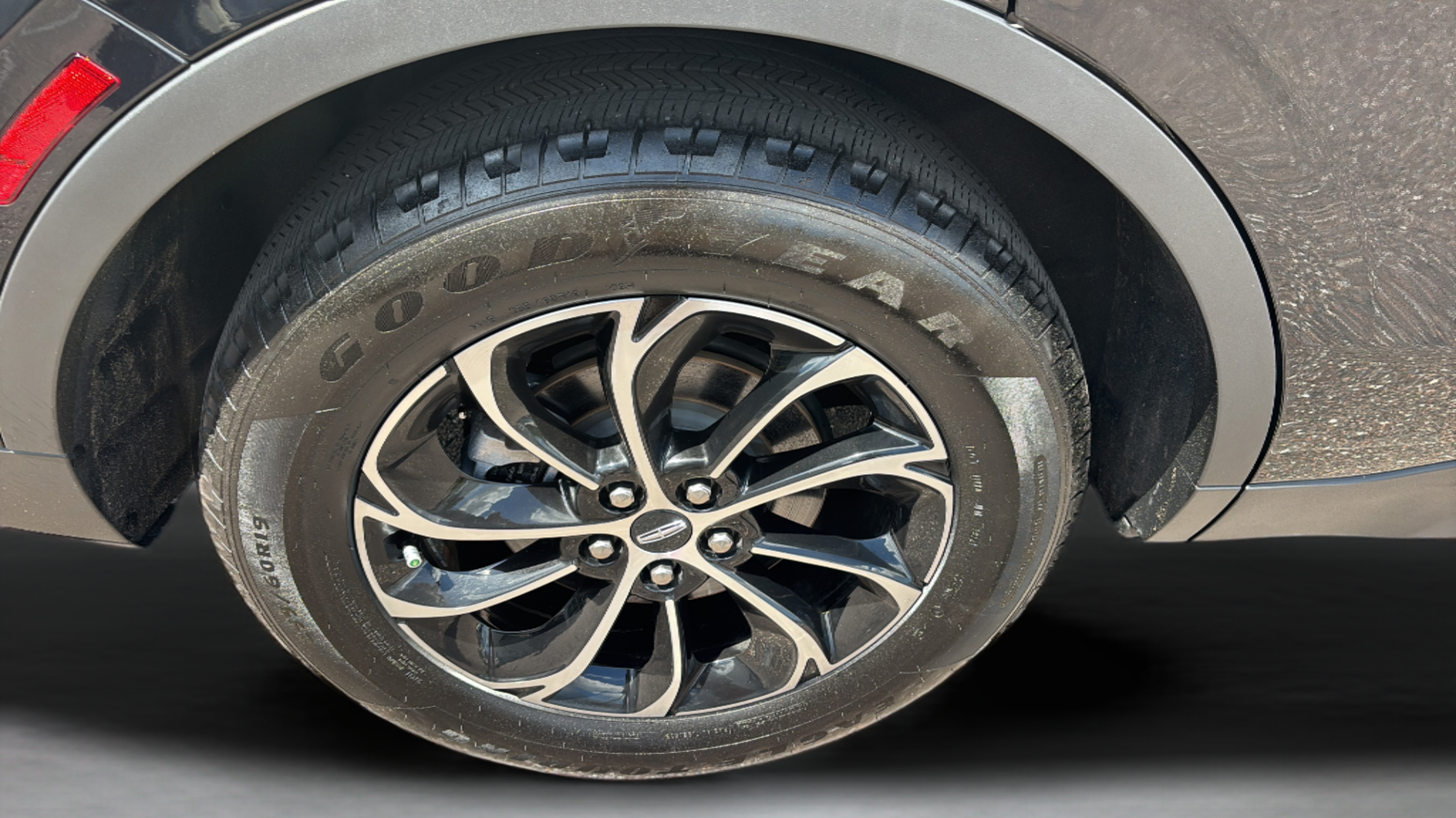 Used 2025 Lincoln Nautilus Premier AWD/4WD image 31